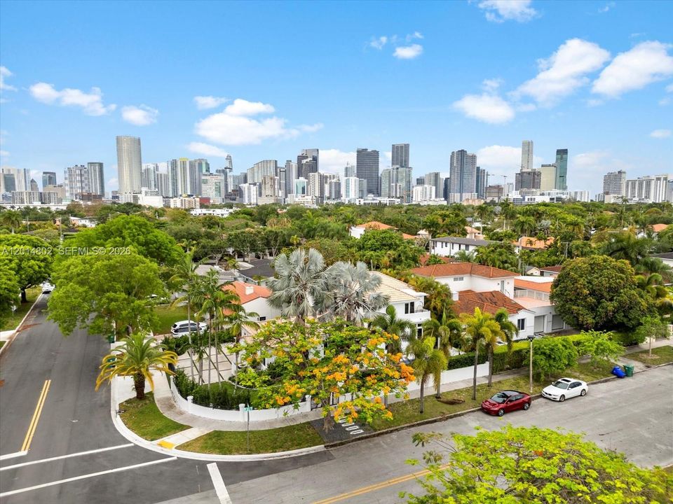 For Rent: $12,500 (5 beds, 4 baths, 3116 Square Feet)