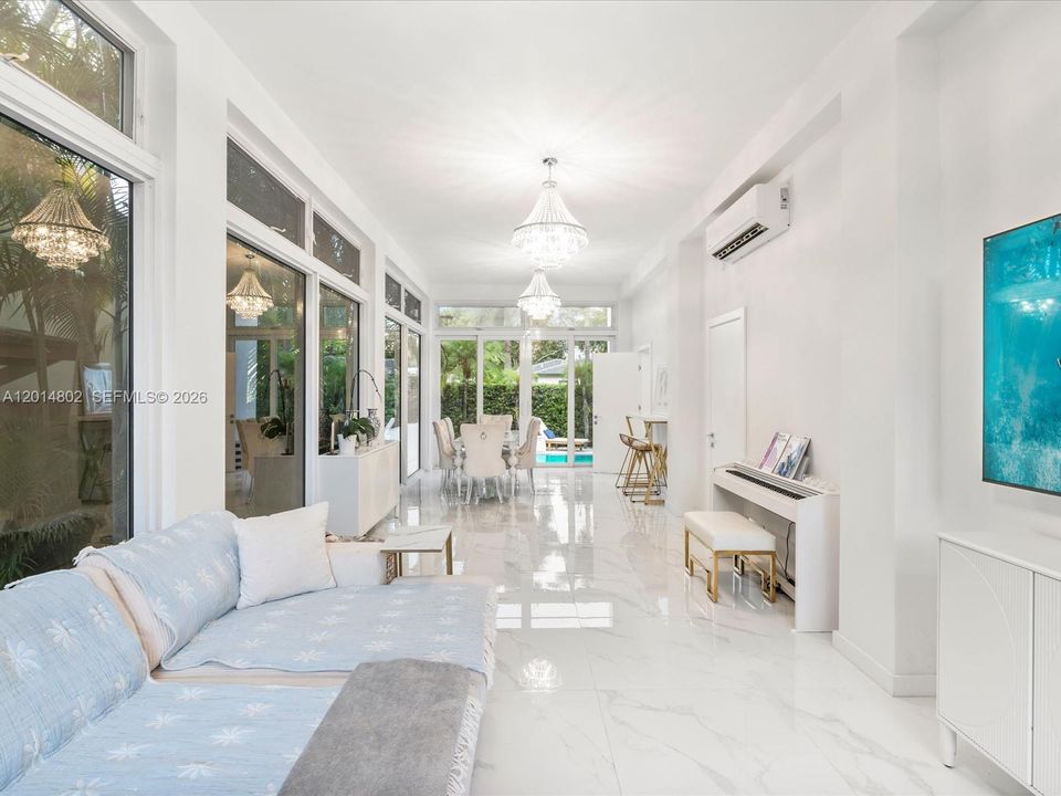 For Rent: $12,500 (5 beds, 4 baths, 3116 Square Feet)