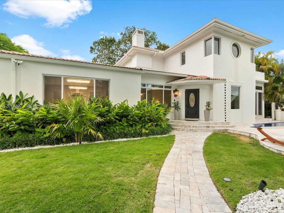 For Rent: $12,500 (5 beds, 4 baths, 3116 Square Feet)