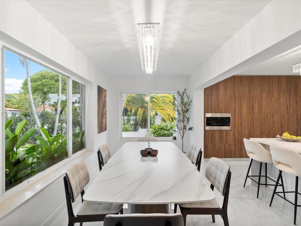 For Rent: $12,500 (5 beds, 4 baths, 3116 Square Feet)