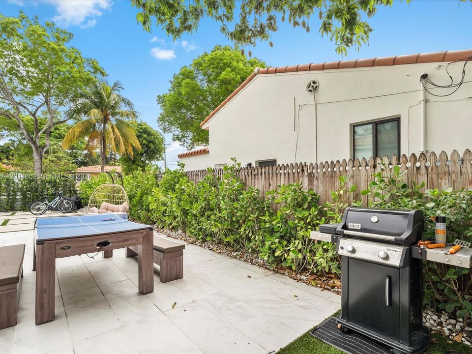 For Rent: $12,500 (5 beds, 4 baths, 3116 Square Feet)