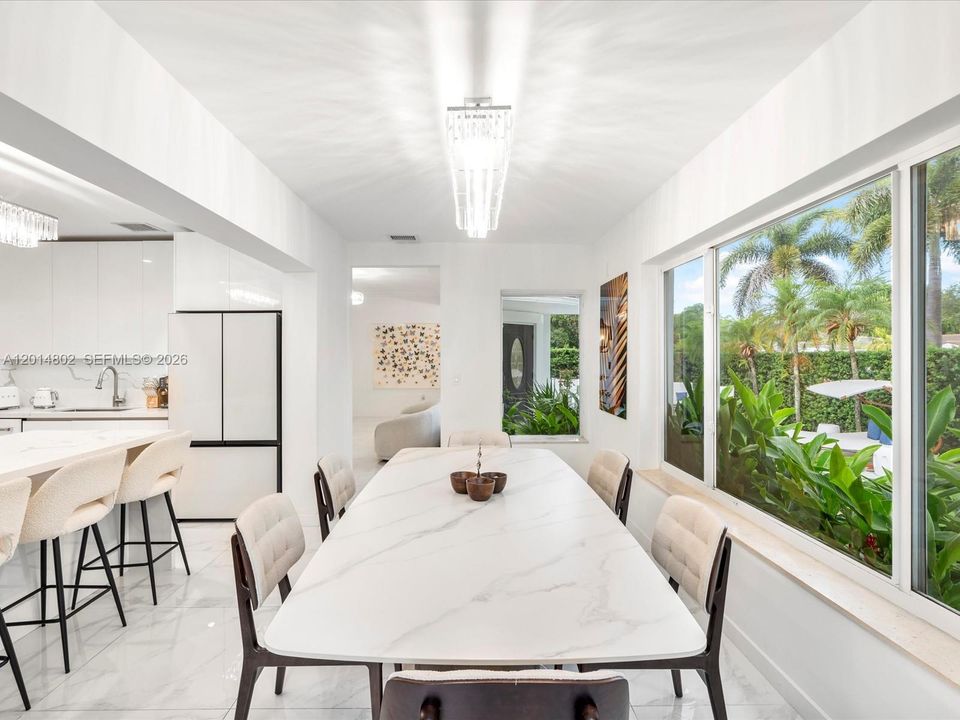For Rent: $12,500 (5 beds, 4 baths, 3116 Square Feet)