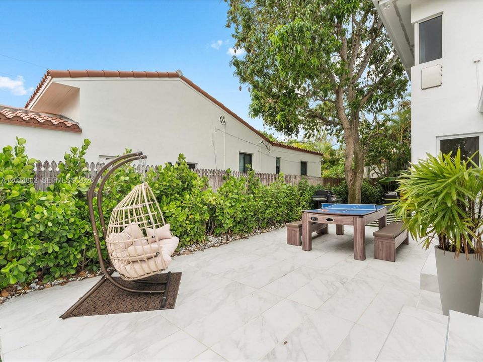 For Rent: $12,500 (5 beds, 4 baths, 3116 Square Feet)