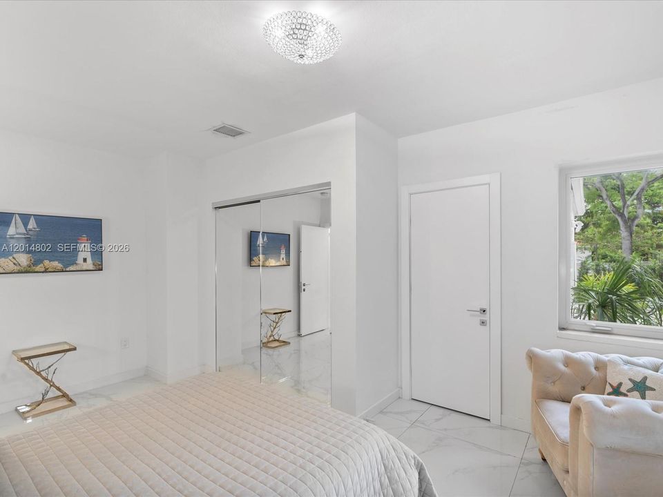 For Rent: $12,500 (5 beds, 4 baths, 3116 Square Feet)