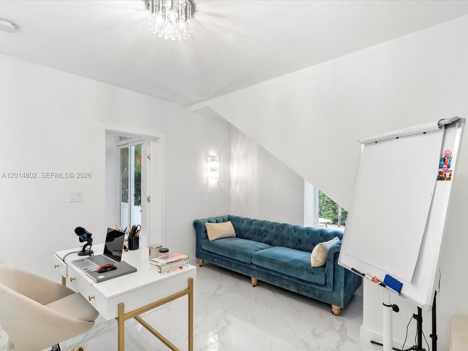 For Rent: $12,500 (5 beds, 4 baths, 3116 Square Feet)