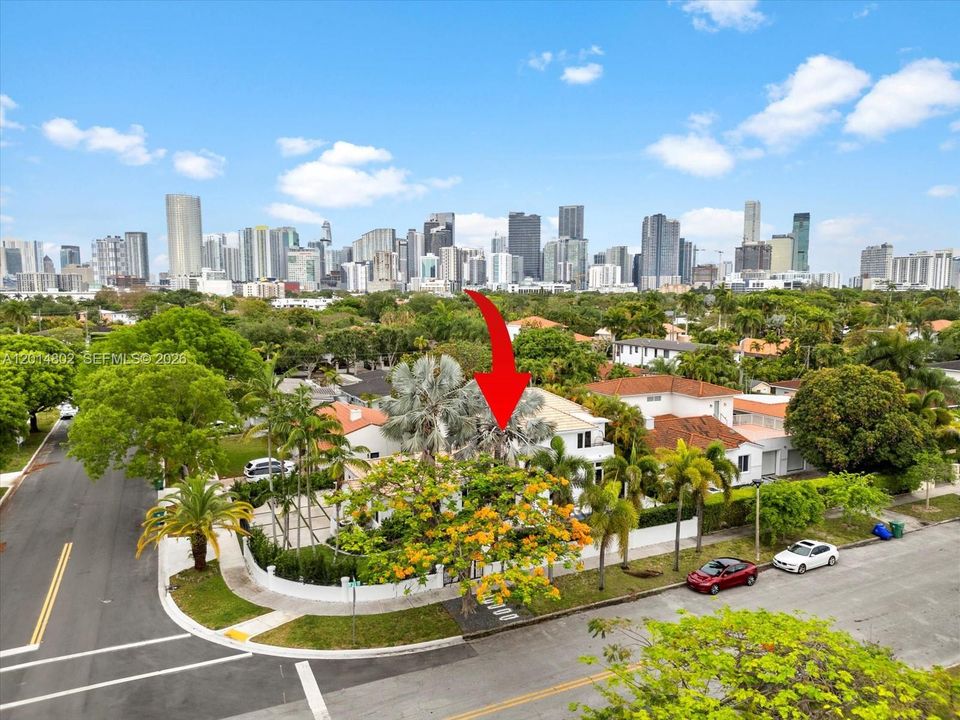 For Rent: $12,500 (5 beds, 4 baths, 3116 Square Feet)