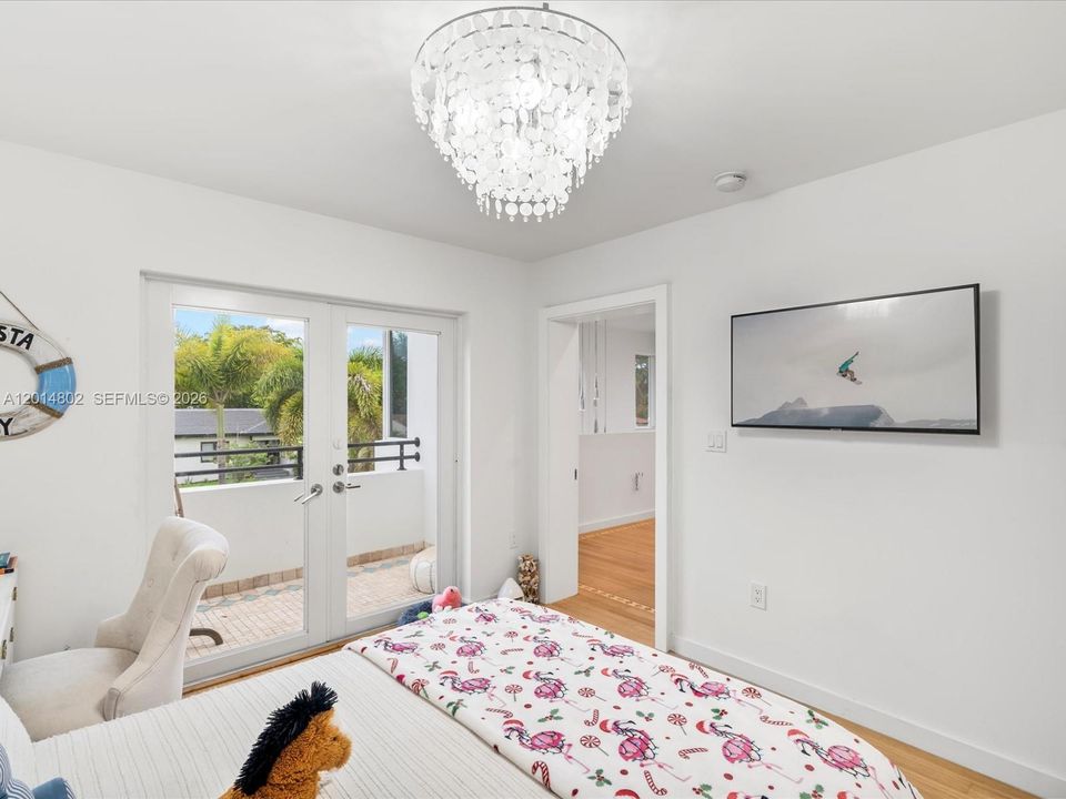 For Rent: $12,500 (5 beds, 4 baths, 3116 Square Feet)