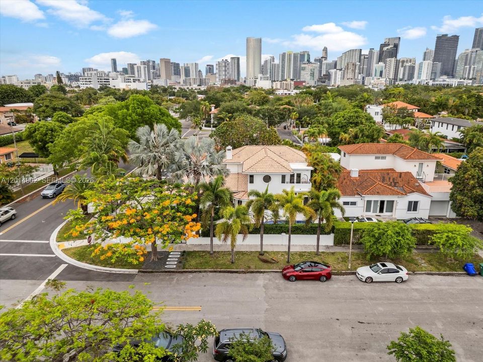 For Rent: $12,500 (5 beds, 4 baths, 3116 Square Feet)