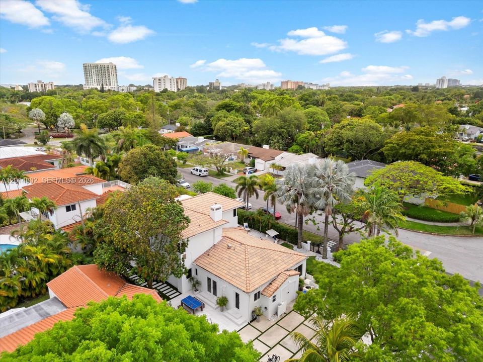 For Rent: $12,500 (5 beds, 4 baths, 3116 Square Feet)