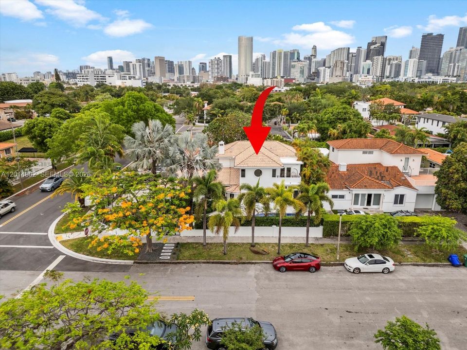For Rent: $12,500 (5 beds, 4 baths, 3116 Square Feet)