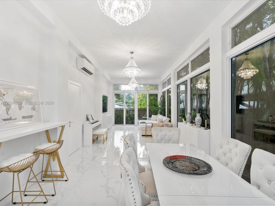 For Rent: $12,500 (5 beds, 4 baths, 3116 Square Feet)