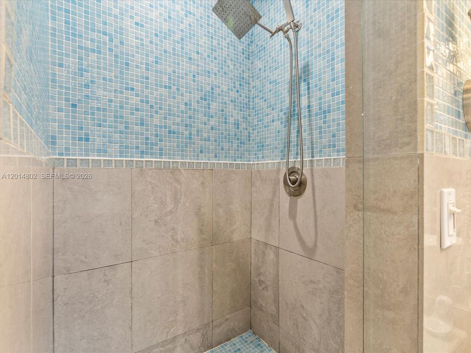 For Rent: $12,500 (5 beds, 4 baths, 3116 Square Feet)