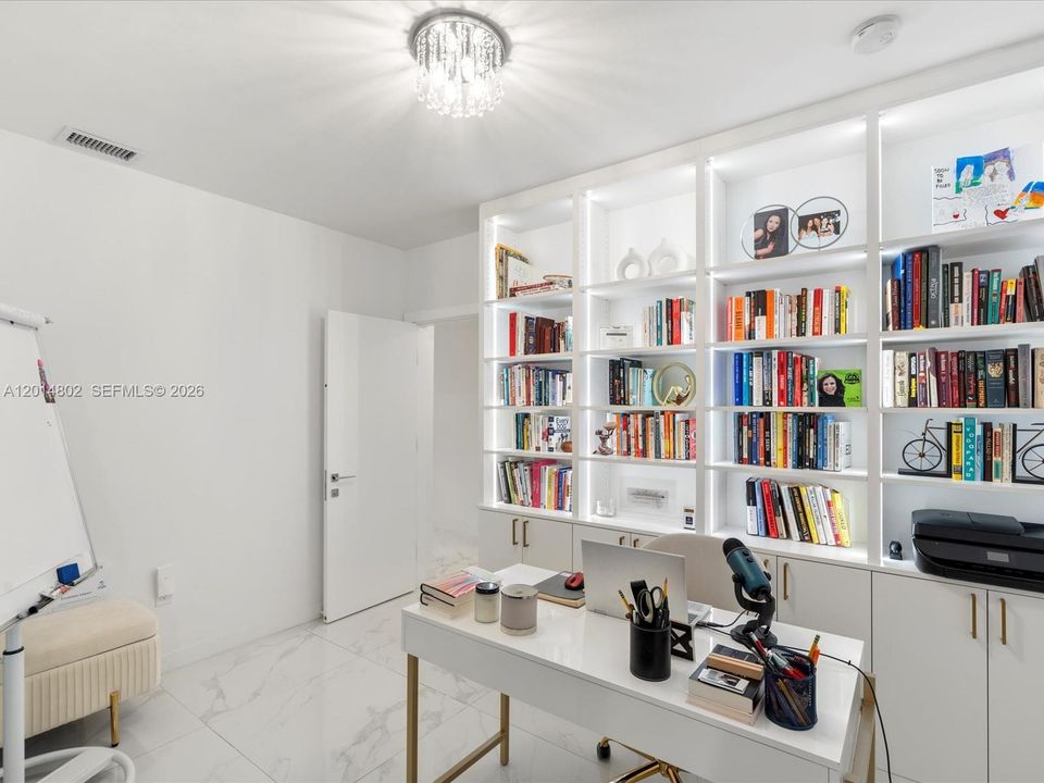 For Rent: $12,500 (5 beds, 4 baths, 3116 Square Feet)