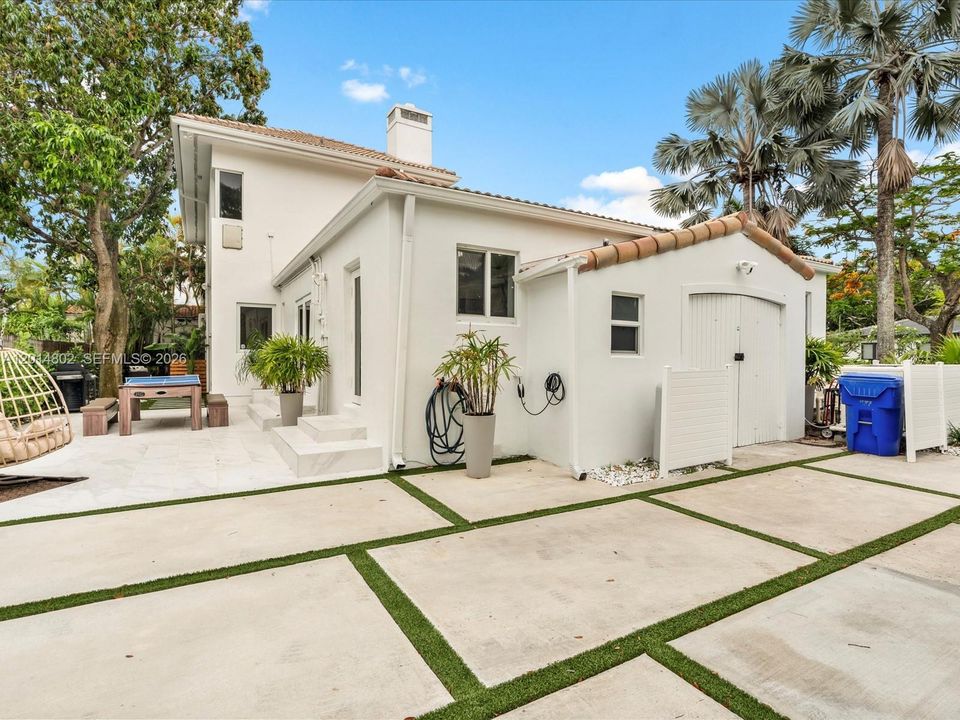 For Rent: $12,500 (5 beds, 4 baths, 3116 Square Feet)
