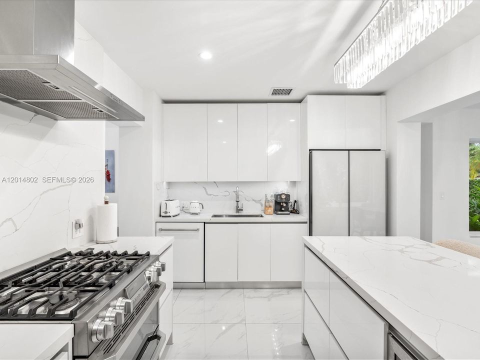 For Rent: $12,500 (5 beds, 4 baths, 3116 Square Feet)