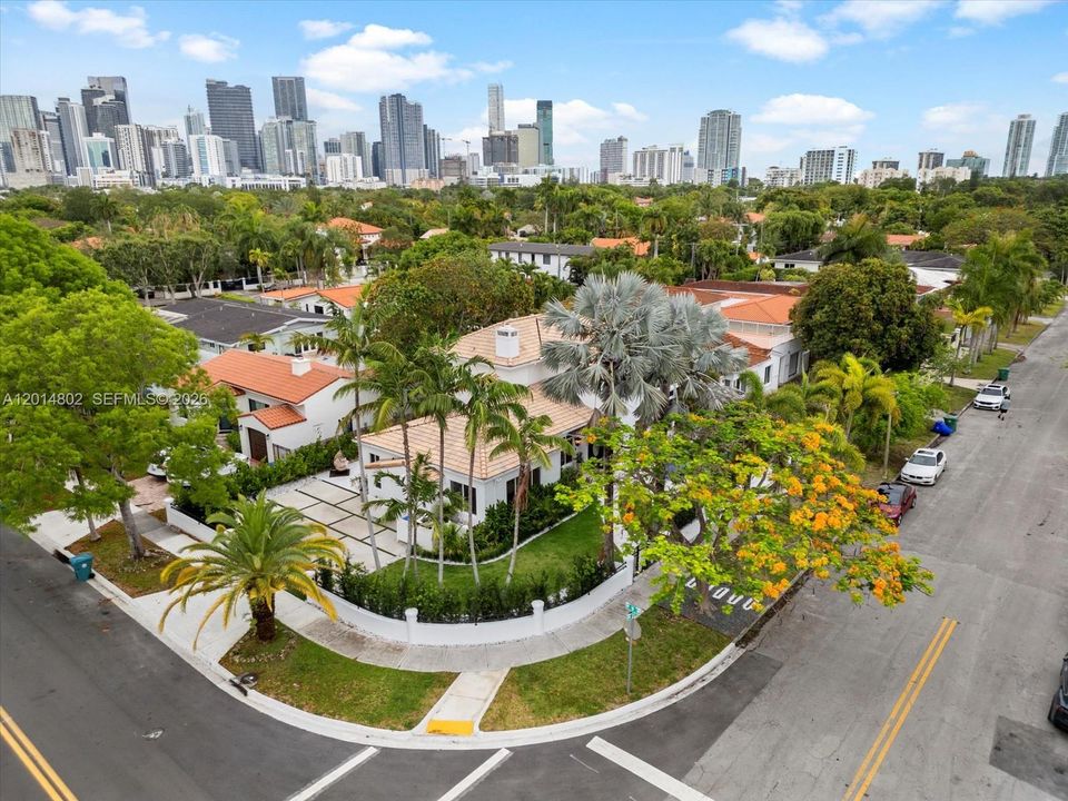 For Rent: $12,500 (5 beds, 4 baths, 3116 Square Feet)