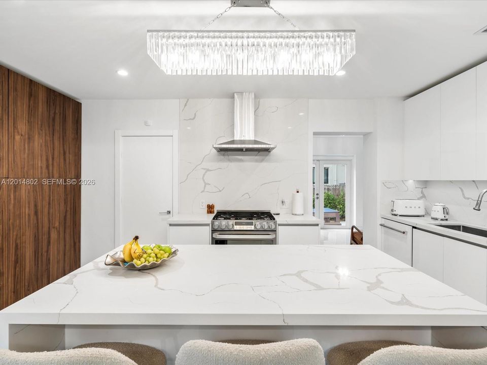For Rent: $12,500 (5 beds, 4 baths, 3116 Square Feet)