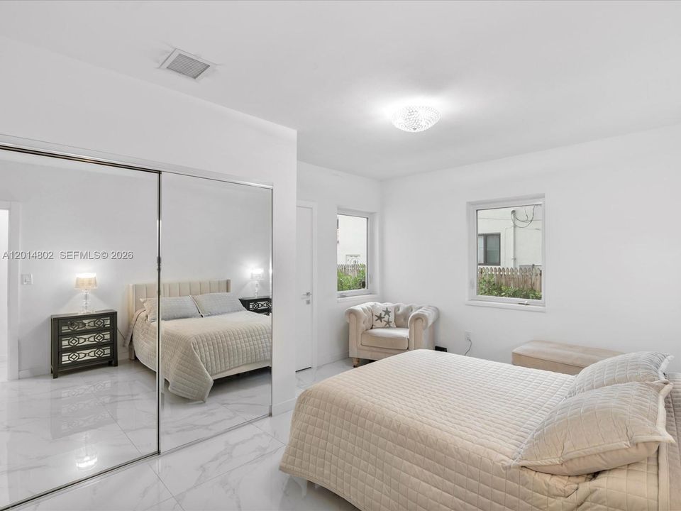 For Rent: $12,500 (5 beds, 4 baths, 3116 Square Feet)