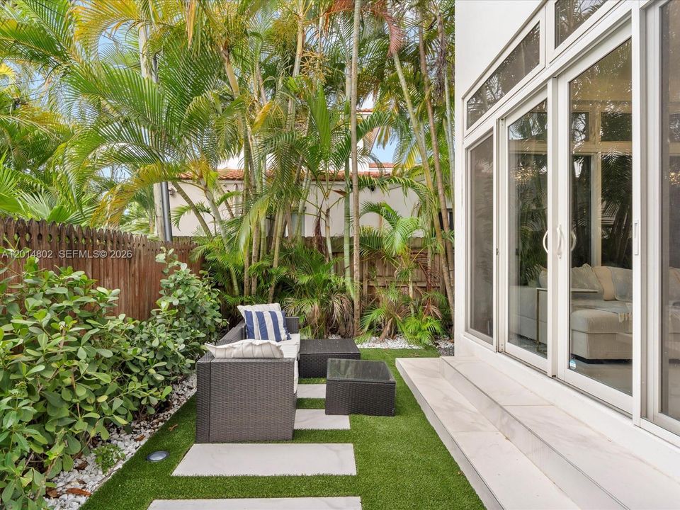 For Rent: $12,500 (5 beds, 4 baths, 3116 Square Feet)