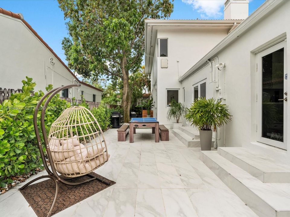 For Rent: $12,500 (5 beds, 4 baths, 3116 Square Feet)