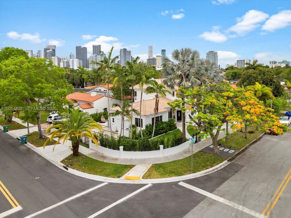 For Rent: $12,500 (5 beds, 4 baths, 3116 Square Feet)