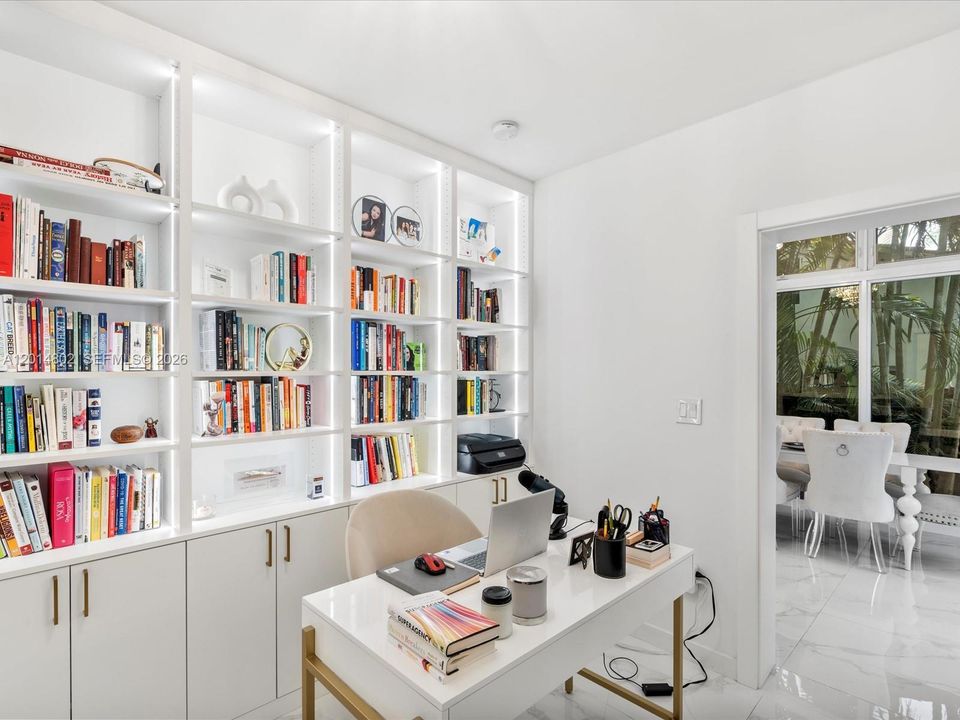 For Rent: $12,500 (5 beds, 4 baths, 3116 Square Feet)