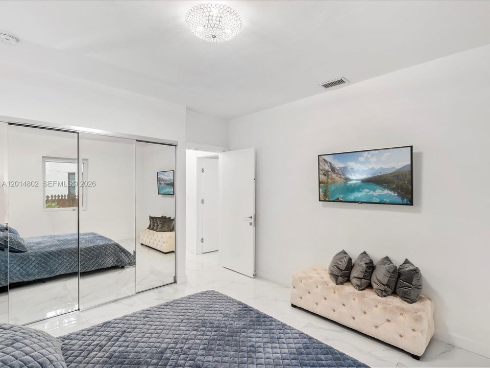 For Rent: $12,500 (5 beds, 4 baths, 3116 Square Feet)