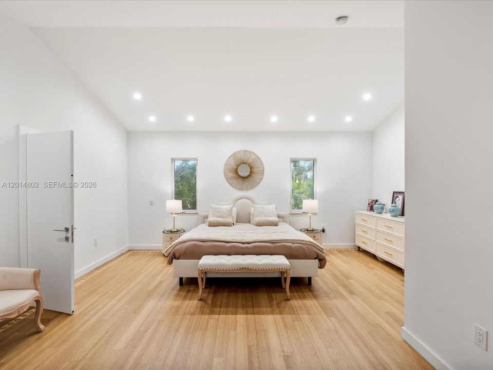 For Rent: $12,500 (5 beds, 4 baths, 3116 Square Feet)