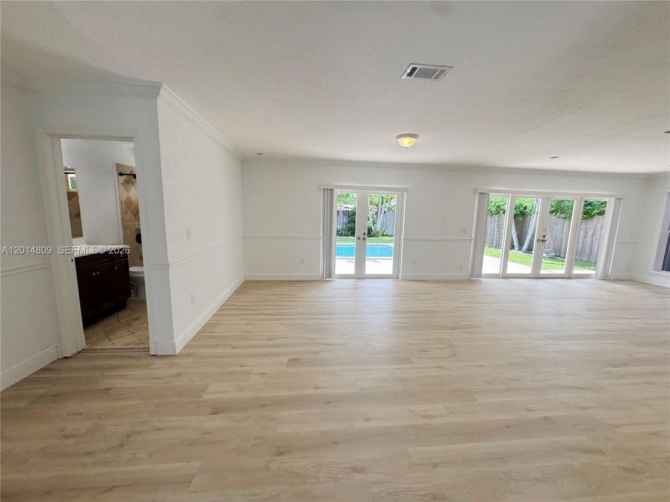 For Sale: $979,900 (3 beds, 2 baths, 2509 Square Feet)