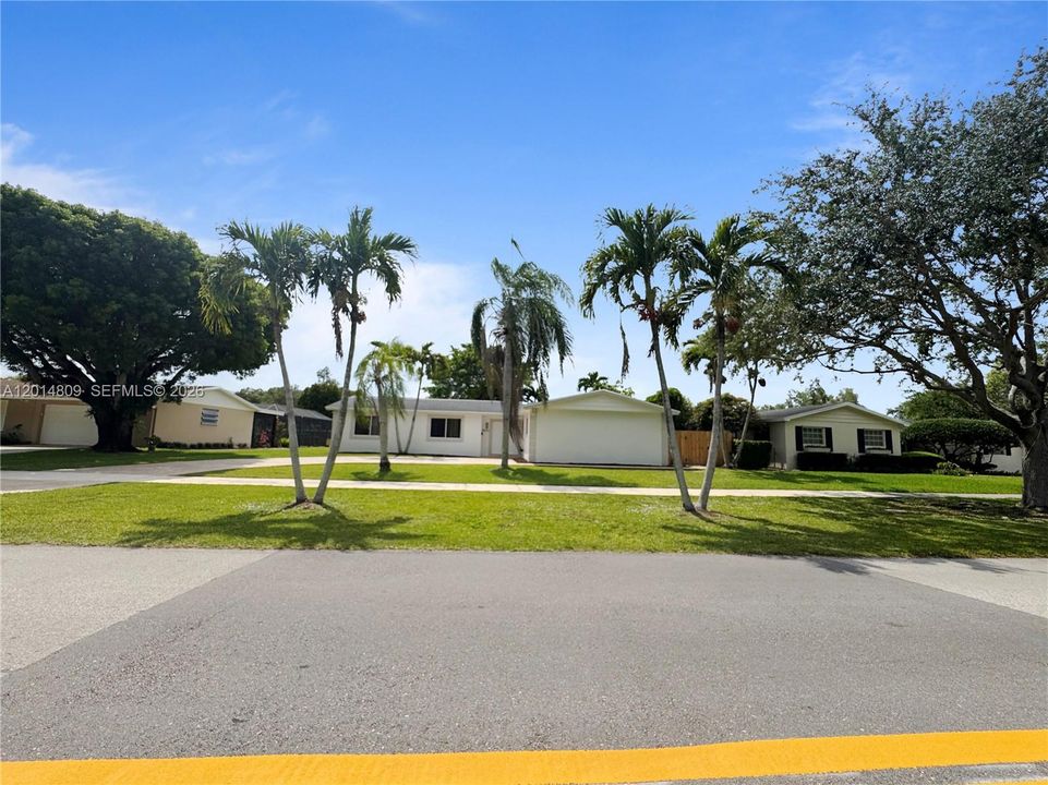 For Sale: $979,900 (3 beds, 2 baths, 2509 Square Feet)