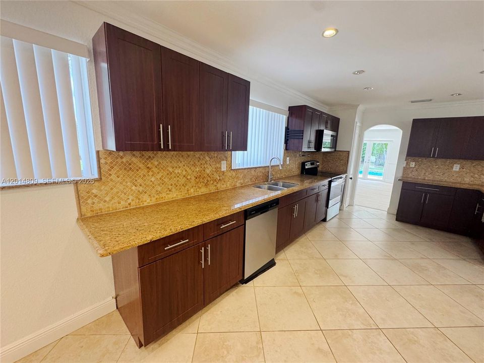 For Sale: $979,900 (3 beds, 2 baths, 2509 Square Feet)