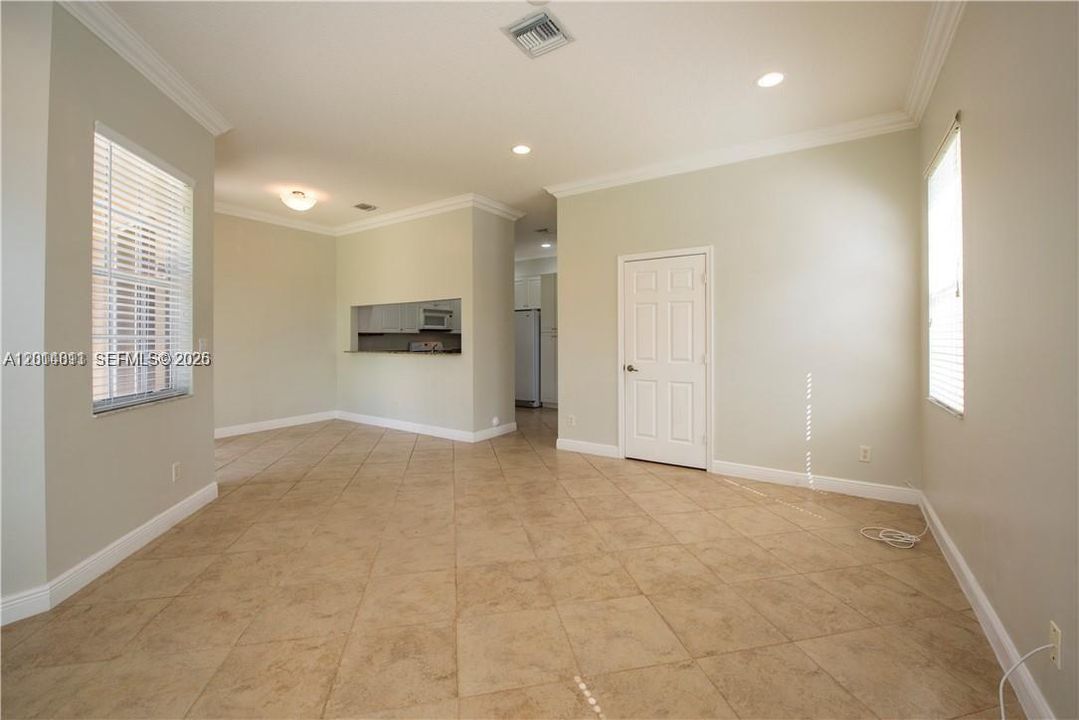 For Rent: $3,500 (3 beds, 2 baths, 1924 Square Feet)