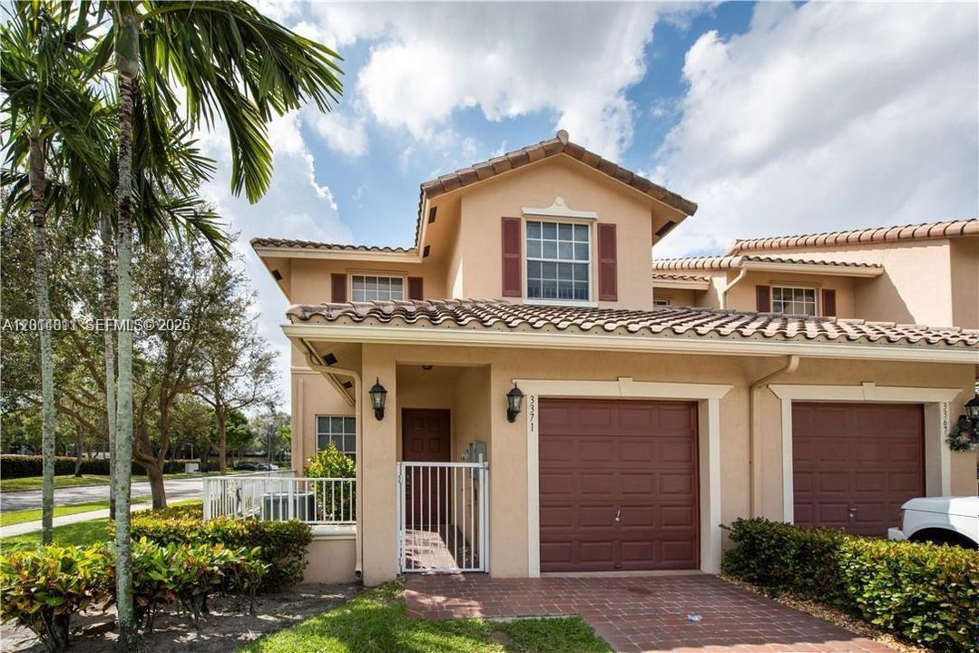 For Rent: $3,500 (3 beds, 2 baths, 1924 Square Feet)