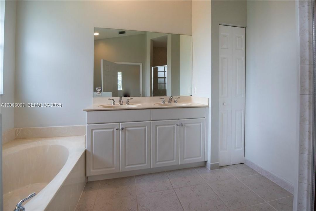 For Rent: $3,500 (3 beds, 2 baths, 1924 Square Feet)