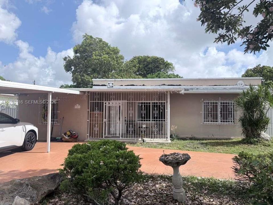 For Rent: $3,500 (3 beds, 2 baths, 1040 Square Feet)