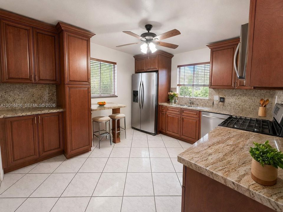 For Rent: $3,500 (3 beds, 2 baths, 1040 Square Feet)