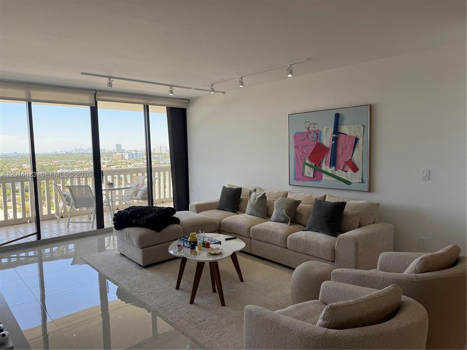 For Sale: $575,000 (2 beds, 2 baths, 1560 Square Feet)