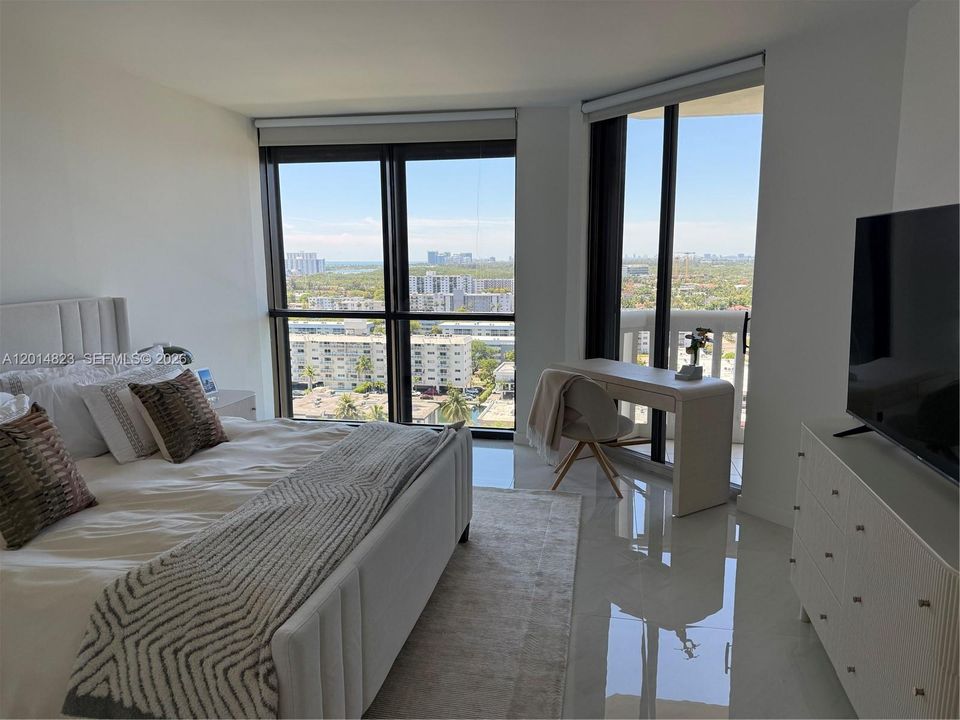 For Sale: $575,000 (2 beds, 2 baths, 1560 Square Feet)