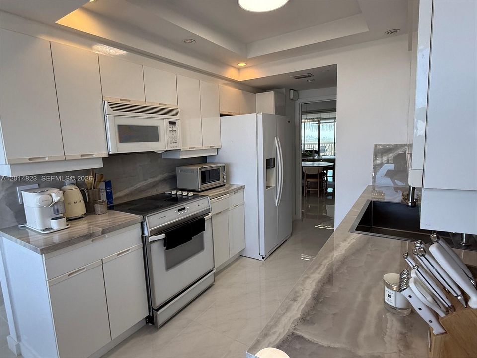 For Sale: $575,000 (2 beds, 2 baths, 1560 Square Feet)