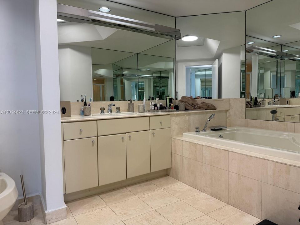 For Sale: $575,000 (2 beds, 2 baths, 1560 Square Feet)