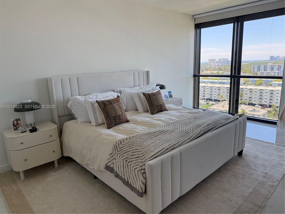 For Sale: $575,000 (2 beds, 2 baths, 1560 Square Feet)