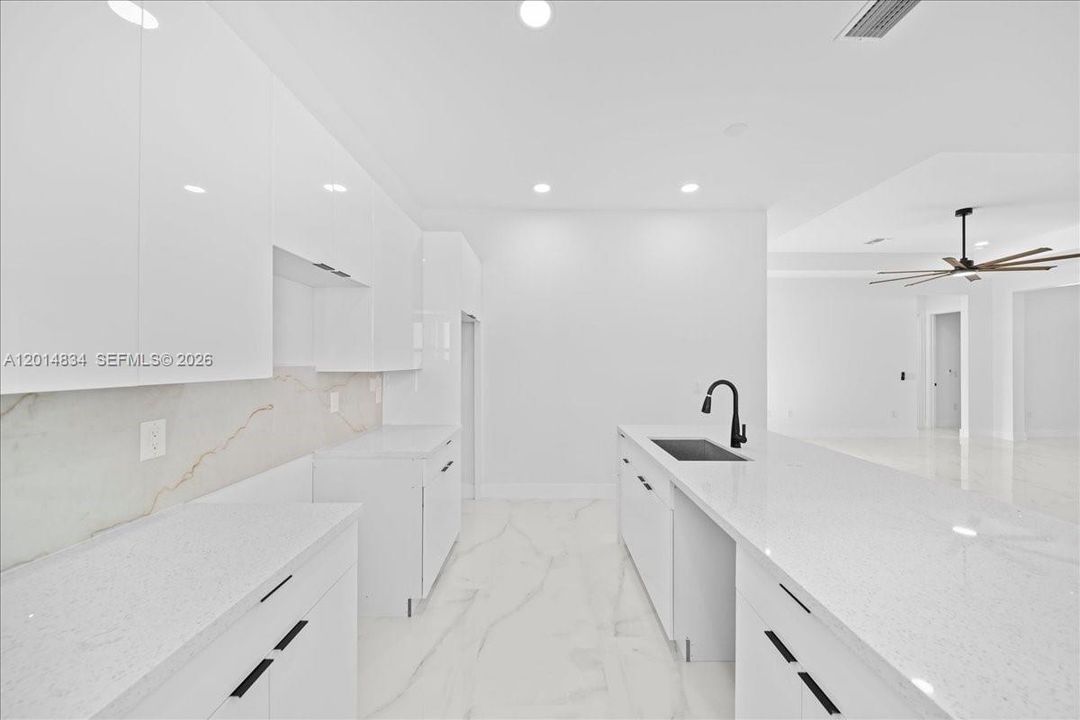 En Venta: $329,999 (4 camas, 2 baños, 1842 Pies cuadrados)