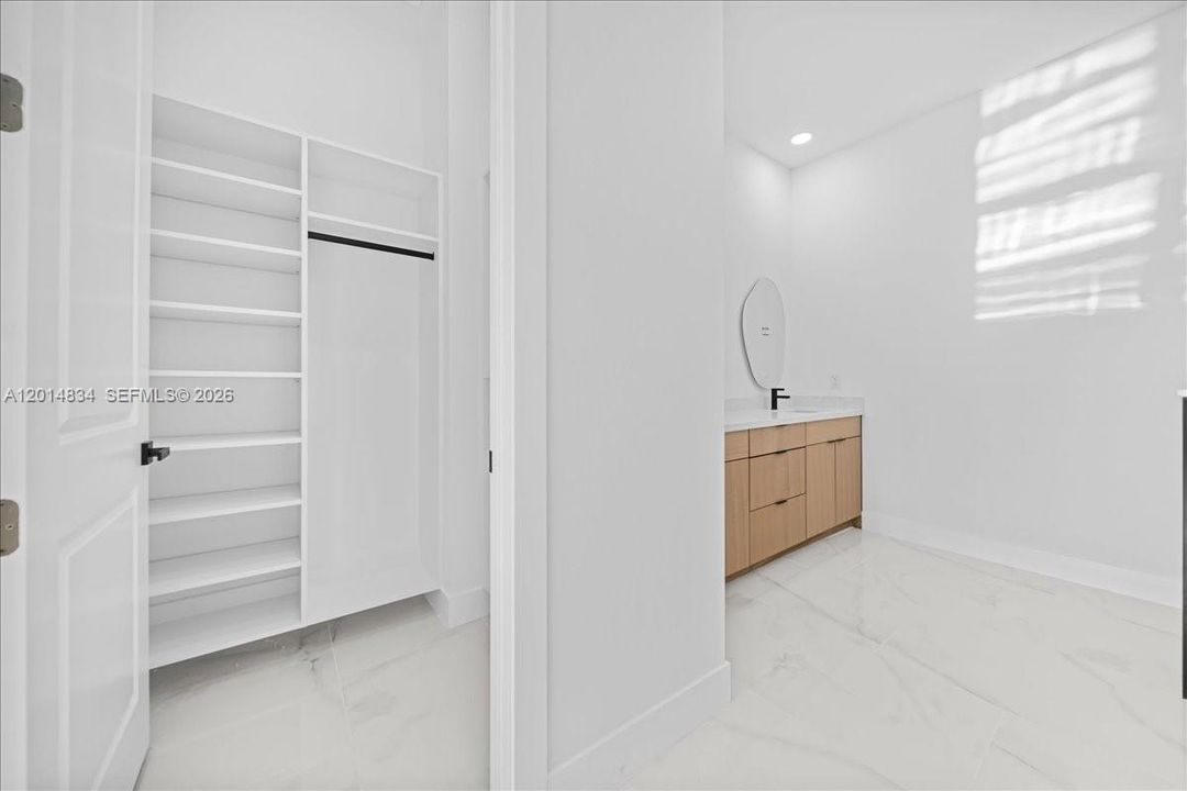 En Venta: $329,999 (4 camas, 2 baños, 1842 Pies cuadrados)