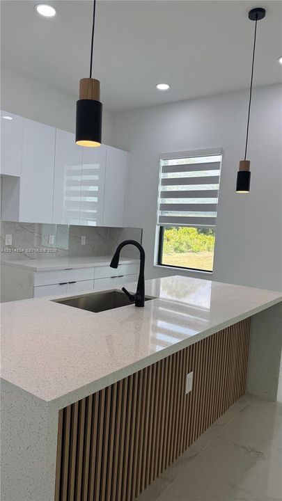 En Venta: $329,999 (4 camas, 2 baños, 1842 Pies cuadrados)