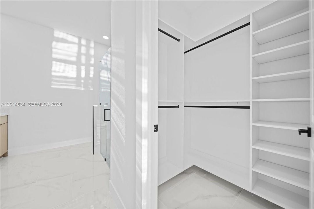 En Venta: $329,999 (4 camas, 2 baños, 1842 Pies cuadrados)