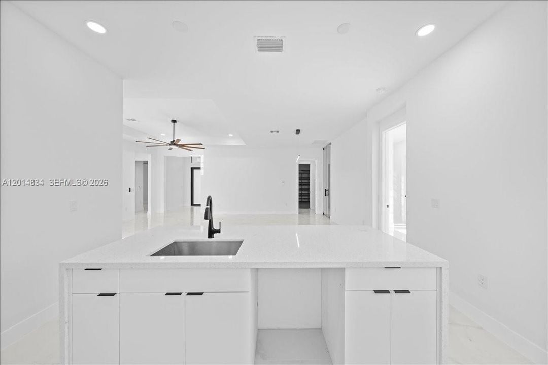 En Venta: $329,999 (4 camas, 2 baños, 1842 Pies cuadrados)