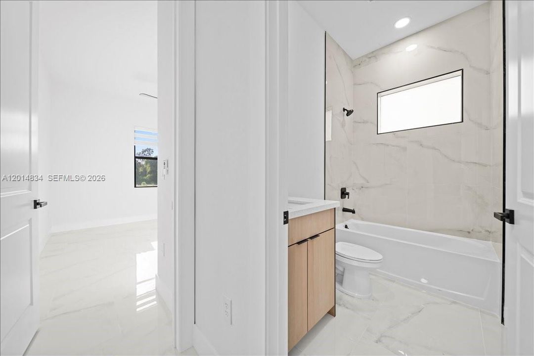En Venta: $329,999 (4 camas, 2 baños, 1842 Pies cuadrados)