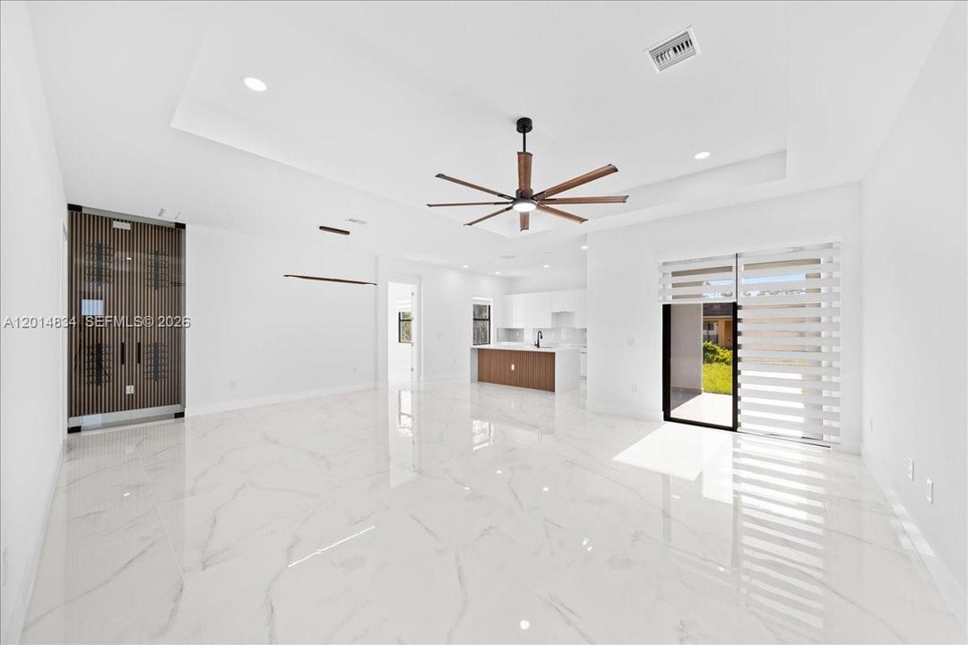 En Venta: $329,999 (4 camas, 2 baños, 1842 Pies cuadrados)