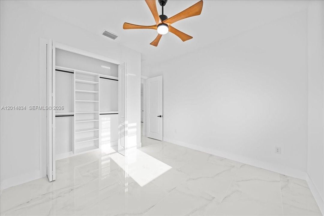 En Venta: $329,999 (4 camas, 2 baños, 1842 Pies cuadrados)