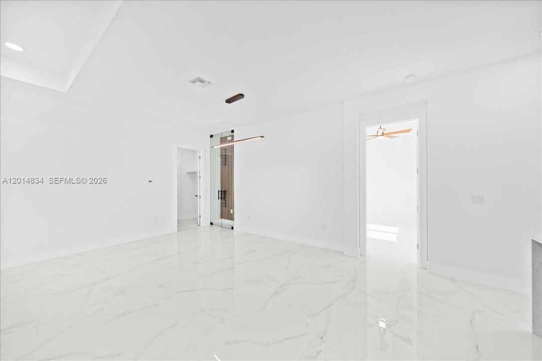 En Venta: $329,999 (4 camas, 2 baños, 1842 Pies cuadrados)